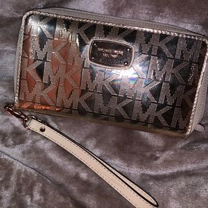 Metallic Rose Gold Micheal Kors Wallet/Wristlet